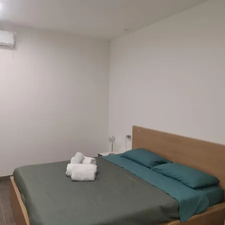 לינה וארוחת בוקר Carlito's Way 234 3*